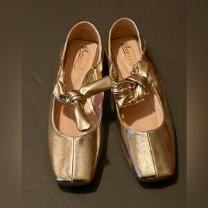 Square toe Bow Mary Jane gold silver trending Flats size 8 NWOB